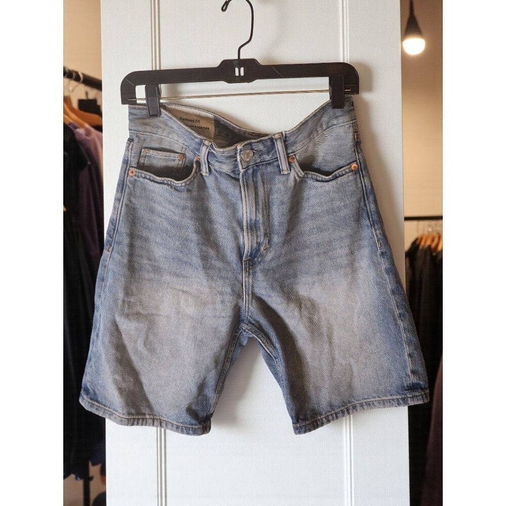H&M Relaxed Fit Jean Shorts Size 28 – Mid-Wash Vintage Style Denim